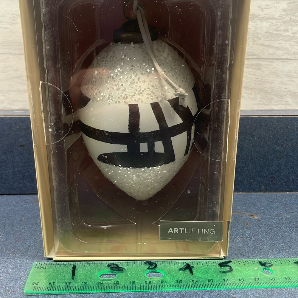 Beautiful ornament by Linda King called Art of lifting by demdacoo